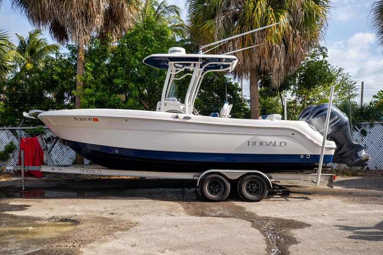 Thumbnail 2 for Used 2018 Robalo R242 Center Console boat for sale in Islamorada, FL