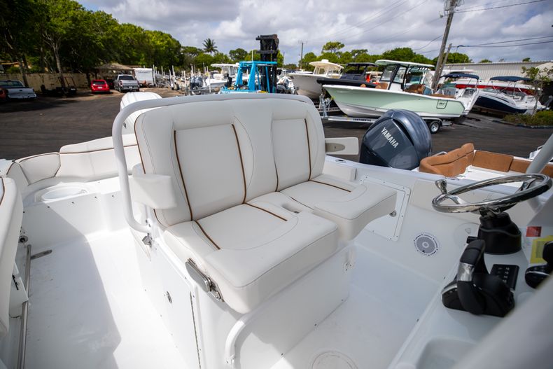 Thumbnail 4 for New 2022 Sea Hunt Ultra 305 SE boat for sale in West Palm Beach, FL