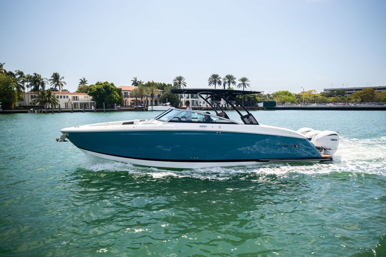 Thumbnail 4 for New 2022 Cobalt R33 boat for sale in Aventura, FL