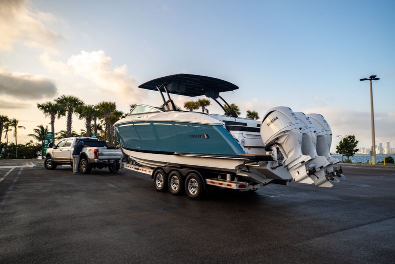 Thumbnail 8 for New 2022 Cobalt R33 boat for sale in Aventura, FL