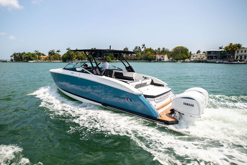 Thumbnail 6 for New 2022 Cobalt R33 boat for sale in Aventura, FL