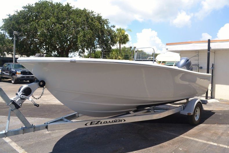 Thumbnail 3 for New 2016 Sportsman 19 Island Reef boat for sale in Miami, FL