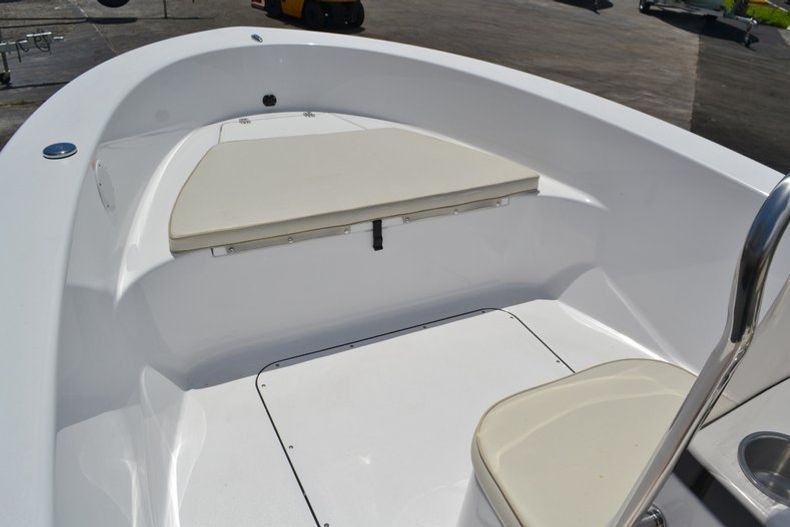 Thumbnail 10 for New 2016 Sportsman 19 Island Reef boat for sale in Miami, FL