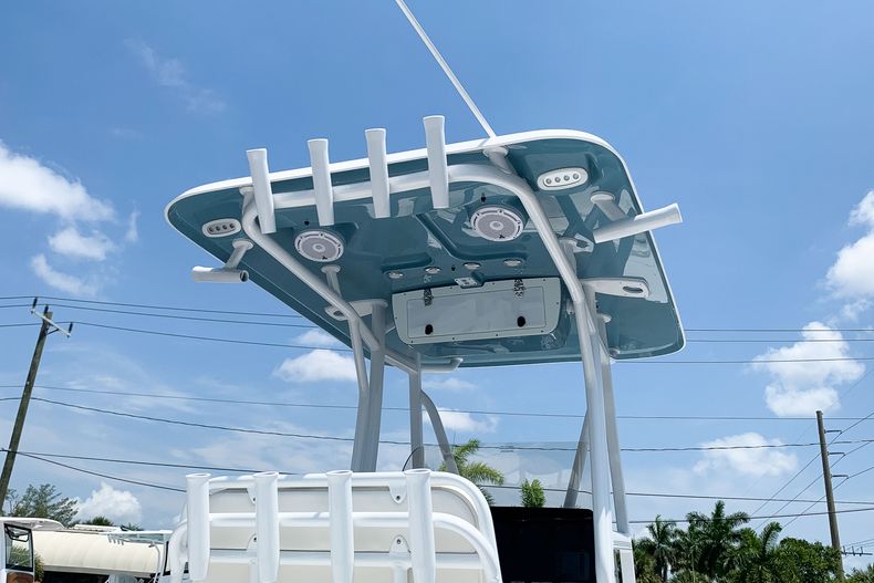 Thumbnail 2 for New 2022 Sea Hunt Ultra 234 boat for sale in West Palm Beach, FL