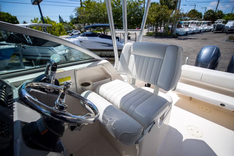 Thumbnail 31 for Used 2014 Robalo R265 boat for sale in West Palm Beach, FL