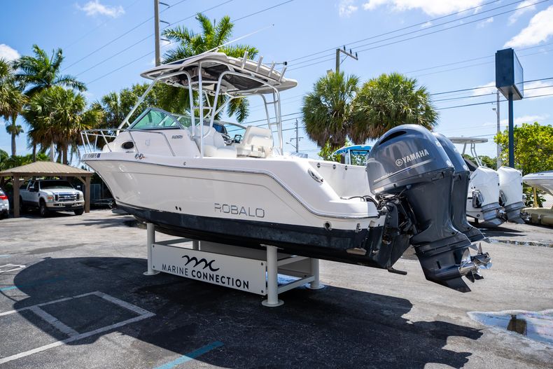 Thumbnail 7 for Used 2014 Robalo R265 boat for sale in West Palm Beach, FL