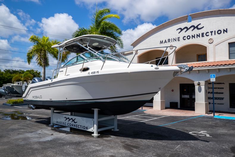 Thumbnail 1 for Used 2014 Robalo R265 boat for sale in West Palm Beach, FL