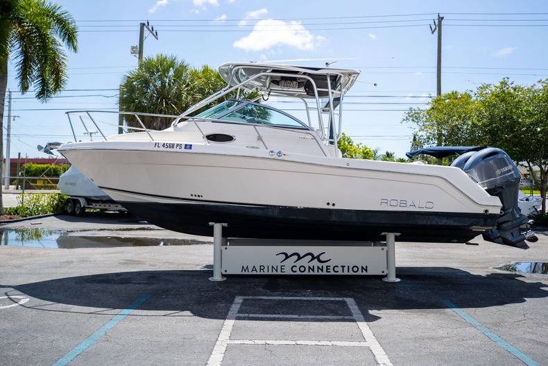 Thumbnail 6 for Used 2014 Robalo R265 boat for sale in West Palm Beach, FL