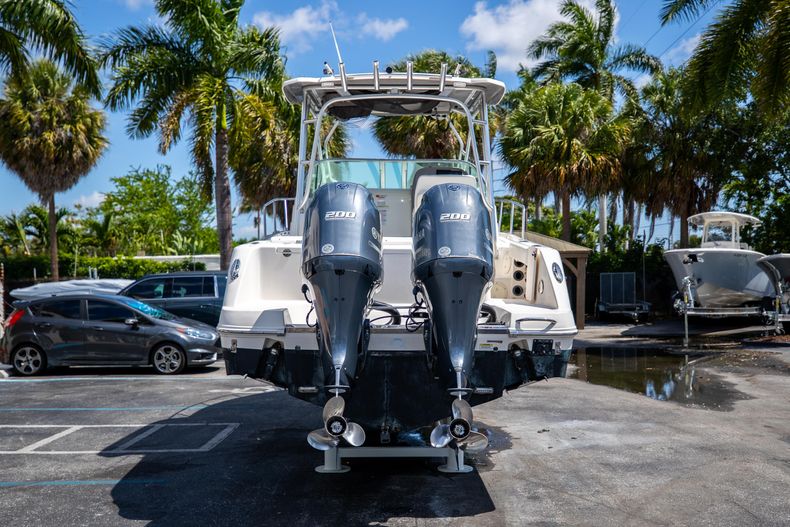 Thumbnail 9 for Used 2014 Robalo R265 boat for sale in West Palm Beach, FL