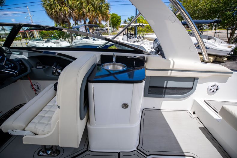 Thumbnail 19 for New 2022 Cobalt 30SC boat for sale in West Palm Beach, FL