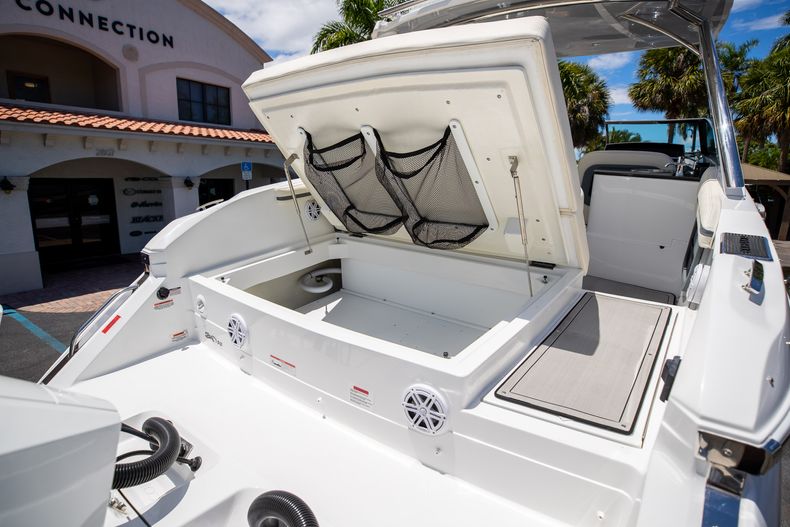 Thumbnail 9 for New 2022 Cobalt 30SC boat for sale in West Palm Beach, FL