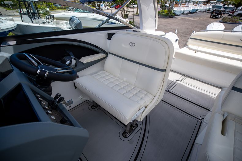 Thumbnail 31 for New 2022 Cobalt 30SC boat for sale in West Palm Beach, FL