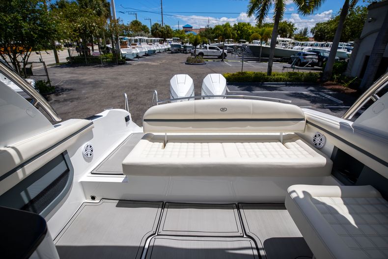 Thumbnail 14 for New 2022 Cobalt 30SC boat for sale in West Palm Beach, FL