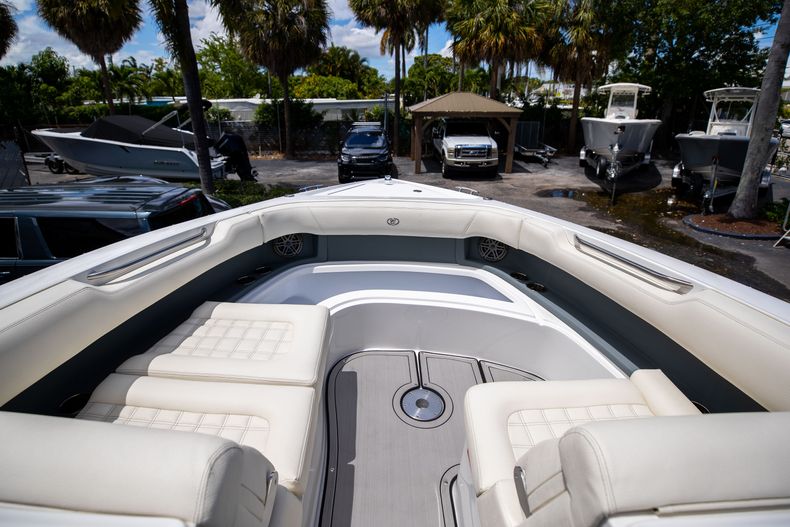 Thumbnail 42 for New 2022 Cobalt 30SC boat for sale in West Palm Beach, FL