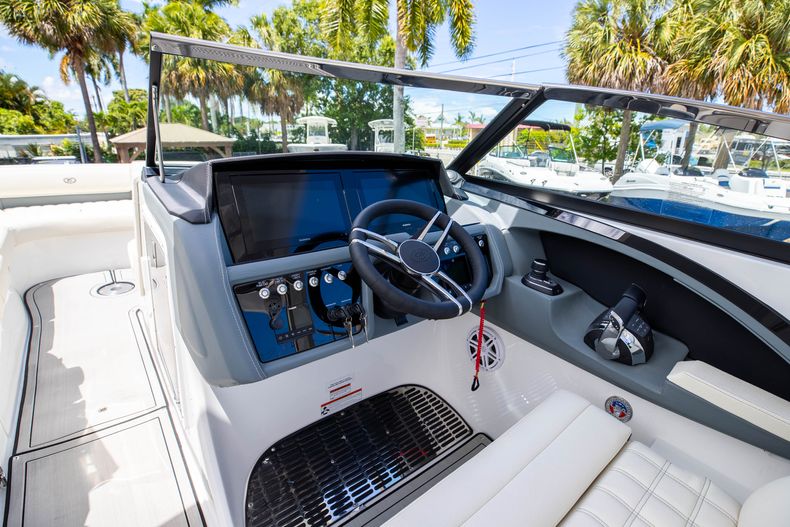 Thumbnail 22 for New 2022 Cobalt 30SC boat for sale in West Palm Beach, FL