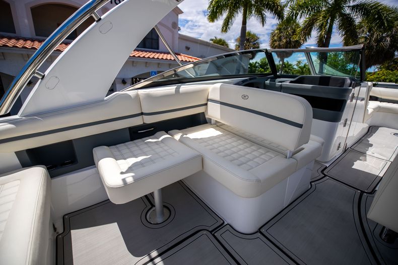 Thumbnail 17 for New 2022 Cobalt 30SC boat for sale in West Palm Beach, FL