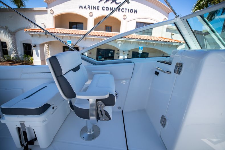 Thumbnail 24 for New 2022 Blackfin 232DC boat for sale in West Palm Beach, FL