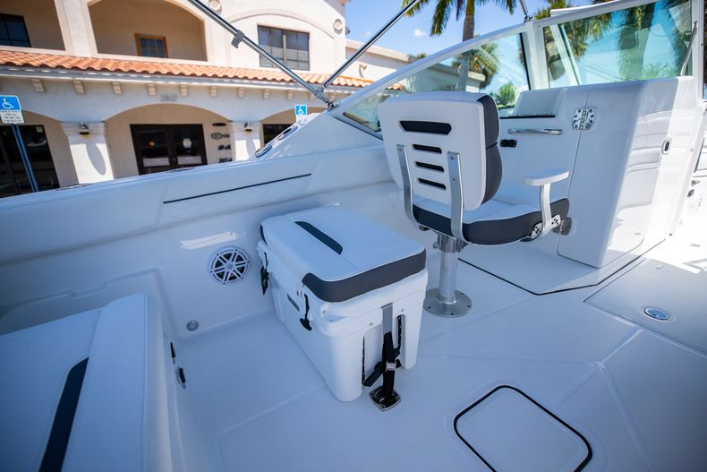 Thumbnail 14 for New 2022 Blackfin 232DC boat for sale in West Palm Beach, FL