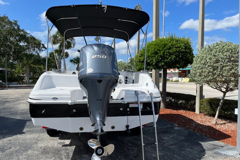 Thumbnail 4 for New 2022 Hurricane Center Console SS 231 OB boat for sale in Vero Beach, FL
