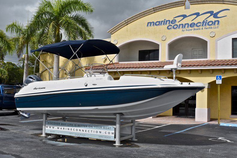 Thumbnail 1 for New 2017 Hurricane 211 SunDeck Sport OB boat for sale in West Palm Beach, FL