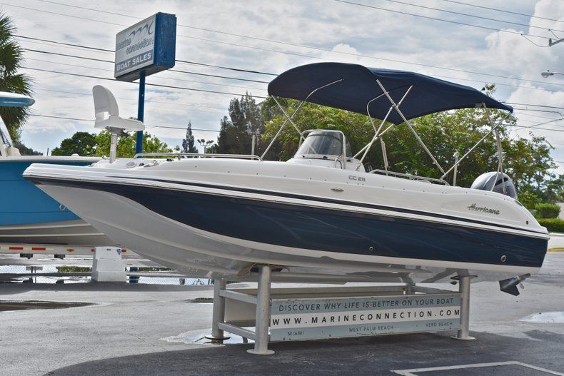Thumbnail 3 for New 2017 Hurricane 211 SunDeck Sport OB boat for sale in West Palm Beach, FL