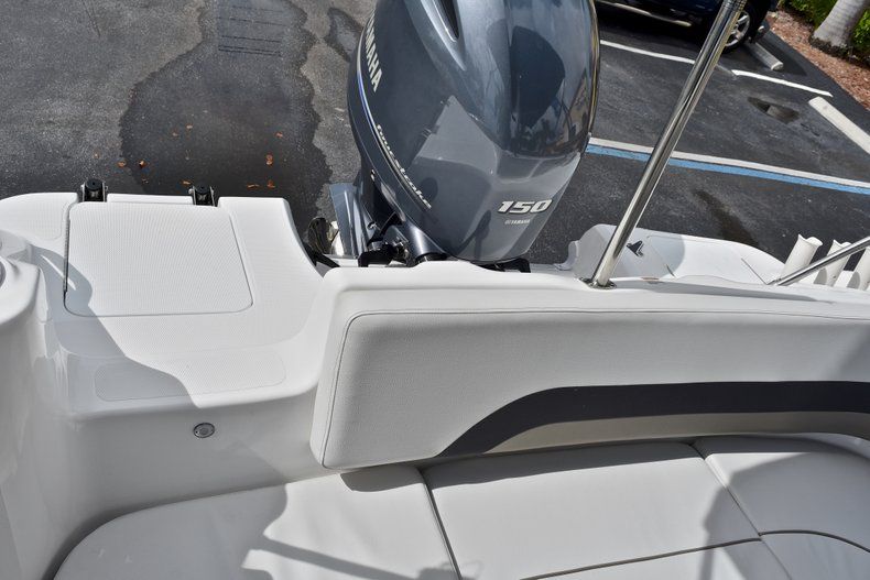 Thumbnail 12 for New 2017 Hurricane 211 SunDeck Sport OB boat for sale in West Palm Beach, FL