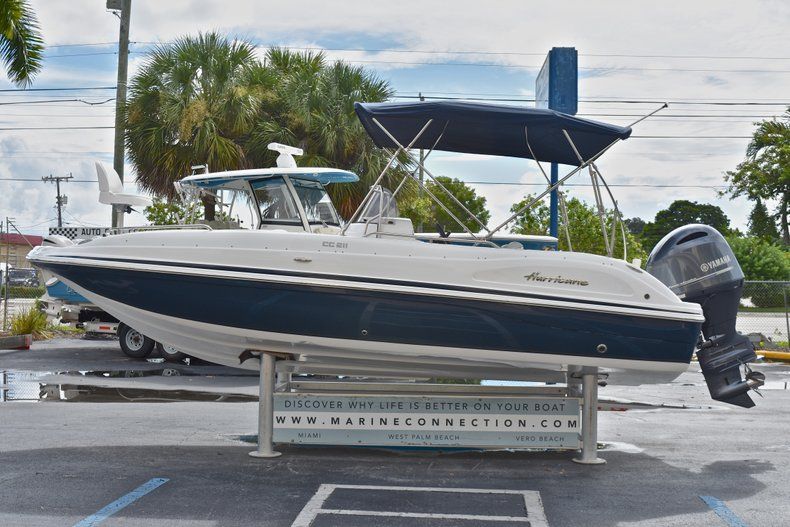 Thumbnail 4 for New 2017 Hurricane 211 SunDeck Sport OB boat for sale in West Palm Beach, FL