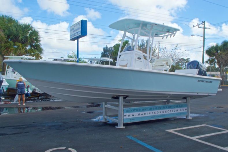 Thumbnail 3 for New 2014 Sportsman Masters 247 Bay Boat boat for sale in West Palm Beach, FL