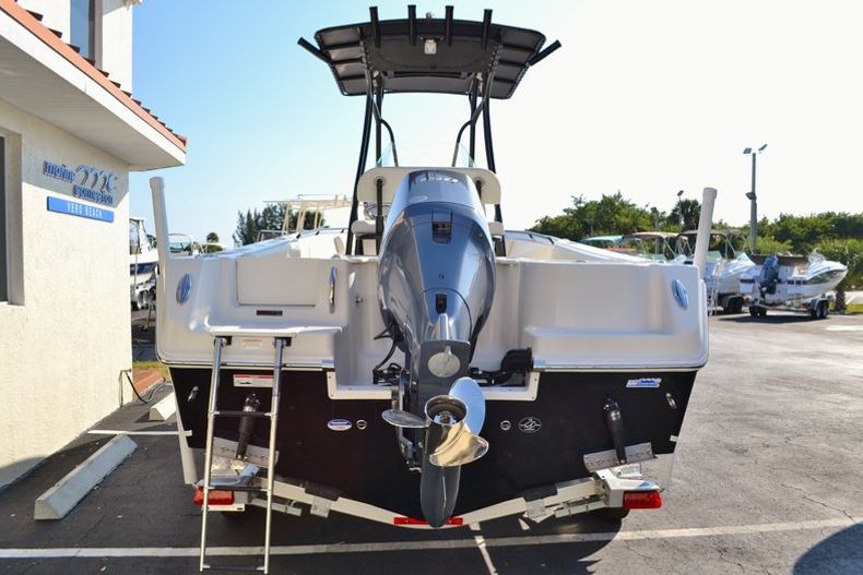Thumbnail 5 for New 2015 Sailfish 220 CC Center Console boat for sale in West Palm Beach, FL