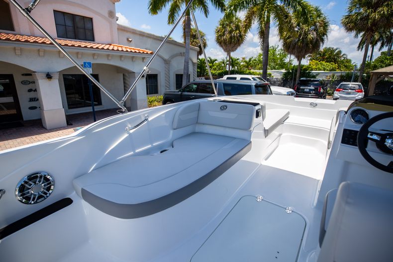 Thumbnail 15 for New 2022 Hurricane SunDeck Sport OB SS 185 OB boat for sale in West Palm Beach, FL