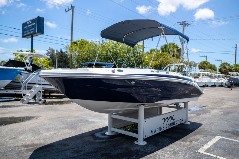 Thumbnail 3 for New 2022 Hurricane SunDeck Sport OB SS 185 OB boat for sale in West Palm Beach, FL