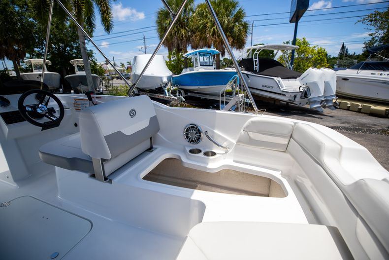 Thumbnail 11 for New 2022 Hurricane SunDeck Sport OB SS 185 OB boat for sale in West Palm Beach, FL