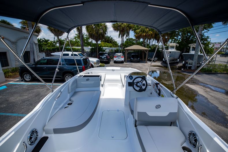 Thumbnail 9 for New 2022 Hurricane SunDeck Sport OB SS 185 OB boat for sale in West Palm Beach, FL