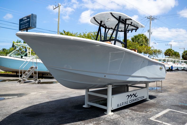 Thumbnail 3 for New 2022 Sea Hunt Ultra 229 boat for sale in West Palm Beach, FL