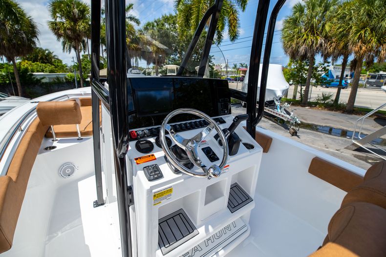 Thumbnail 21 for New 2022 Sea Hunt Ultra 229 boat for sale in West Palm Beach, FL