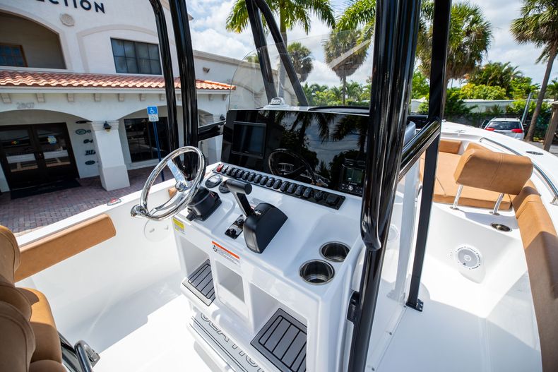 Thumbnail 16 for New 2022 Sea Hunt Ultra 229 boat for sale in West Palm Beach, FL