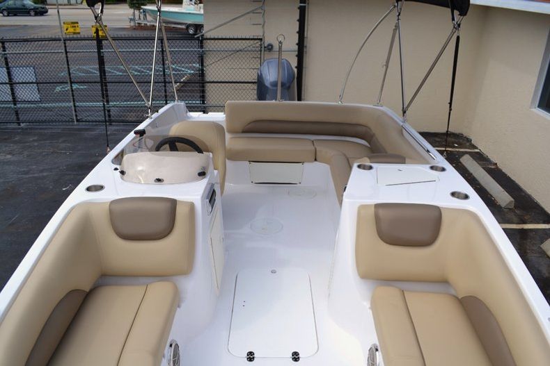 Thumbnail 16 for New 2016 Hurricane SunDeck Sport SS 188 OB boat for sale in Miami, FL