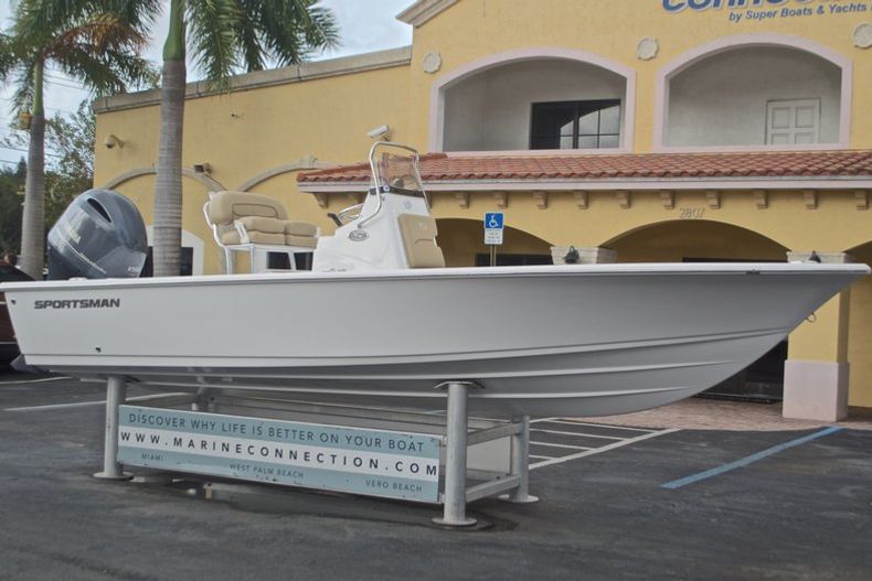 Thumbnail 1 for New 2017 Sportsman Masters 207 Bay Boat boat for sale in Vero Beach, FL
