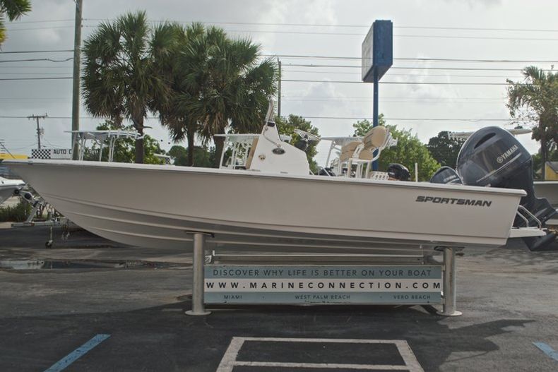 Thumbnail 5 for New 2017 Sportsman Masters 207 Bay Boat boat for sale in Vero Beach, FL