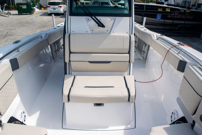 Thumbnail 40 for Used 2021 Blackfin 272CC boat for sale in Fort Lauderdale, FL