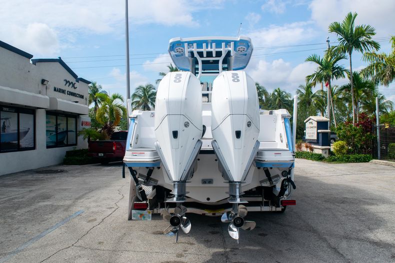 Thumbnail 6 for Used 2021 Blackfin 272CC boat for sale in Fort Lauderdale, FL