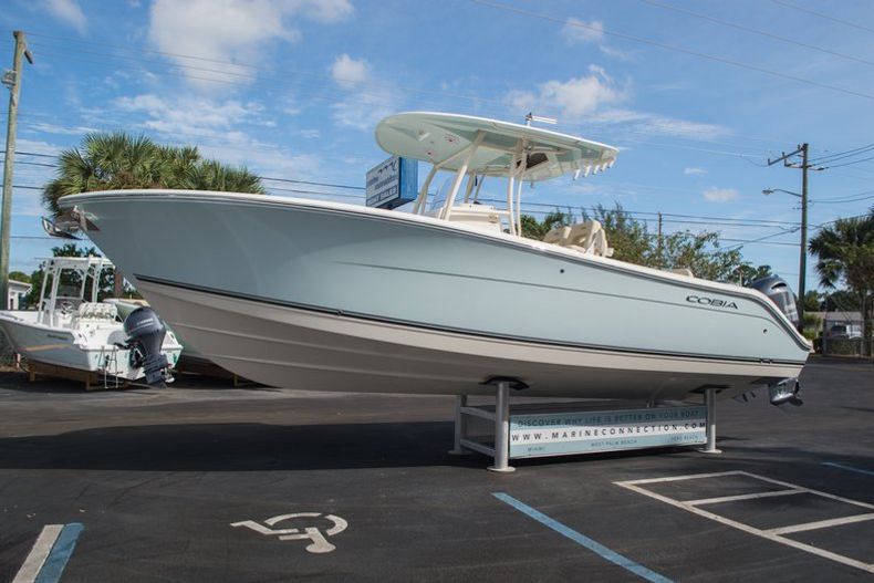 Thumbnail 5 for New 2016 Cobia 277 Center Console boat for sale in West Palm Beach, FL