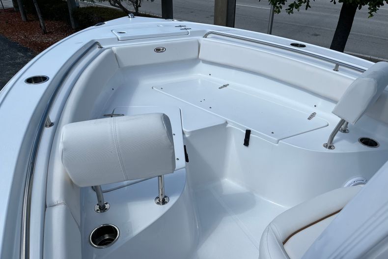 Thumbnail 14 for New 2022 Sea Hunt Ultra 219 boat for sale in Vero Beach, FL