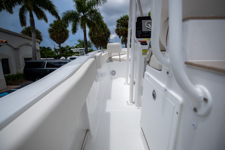 Thumbnail 17 for New 2022 Sea Hunt Ultra 234 boat for sale in Fort Lauderdale, FL