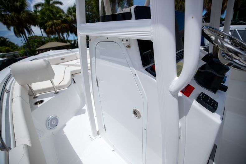 Thumbnail 31 for New 2022 Sea Hunt Ultra 234 boat for sale in Fort Lauderdale, FL