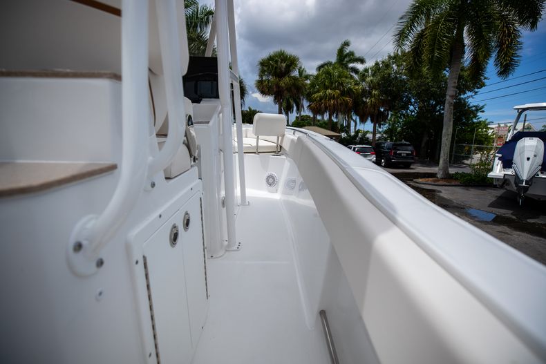 Thumbnail 14 for New 2022 Sea Hunt Ultra 234 boat for sale in Fort Lauderdale, FL