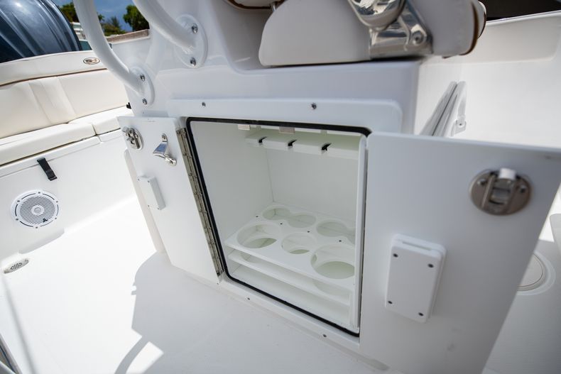 Thumbnail 26 for New 2022 Sea Hunt Ultra 234 boat for sale in Fort Lauderdale, FL
