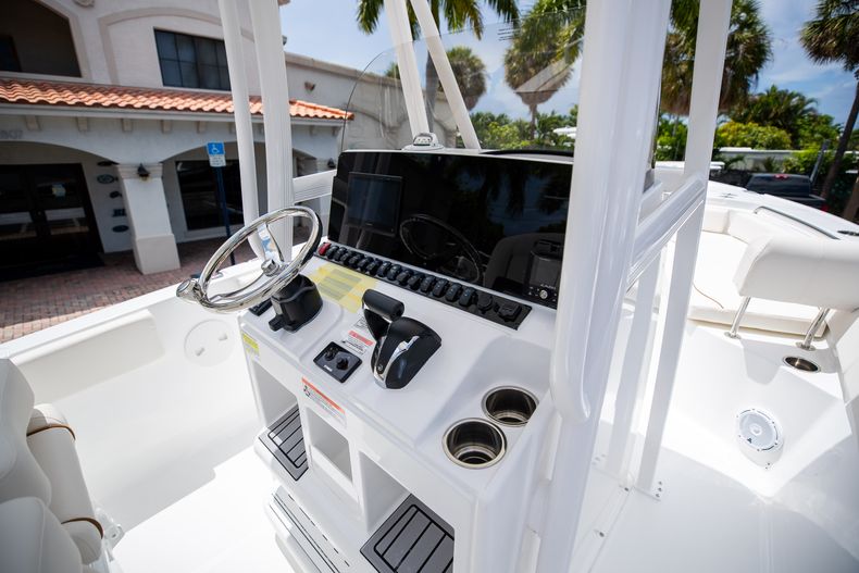 Thumbnail 18 for New 2022 Sea Hunt Ultra 234 boat for sale in Fort Lauderdale, FL