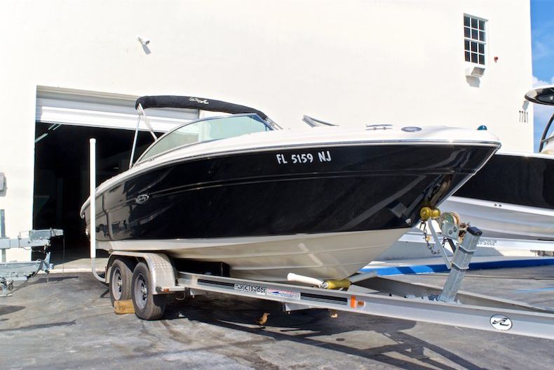 Thumbnail 3 for Used 2006 Sea Ray 220 Select boat for sale in Miami, FL
