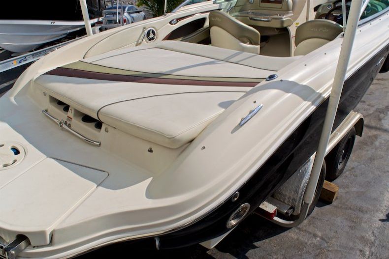 Thumbnail 15 for Used 2006 Sea Ray 220 Select boat for sale in Miami, FL